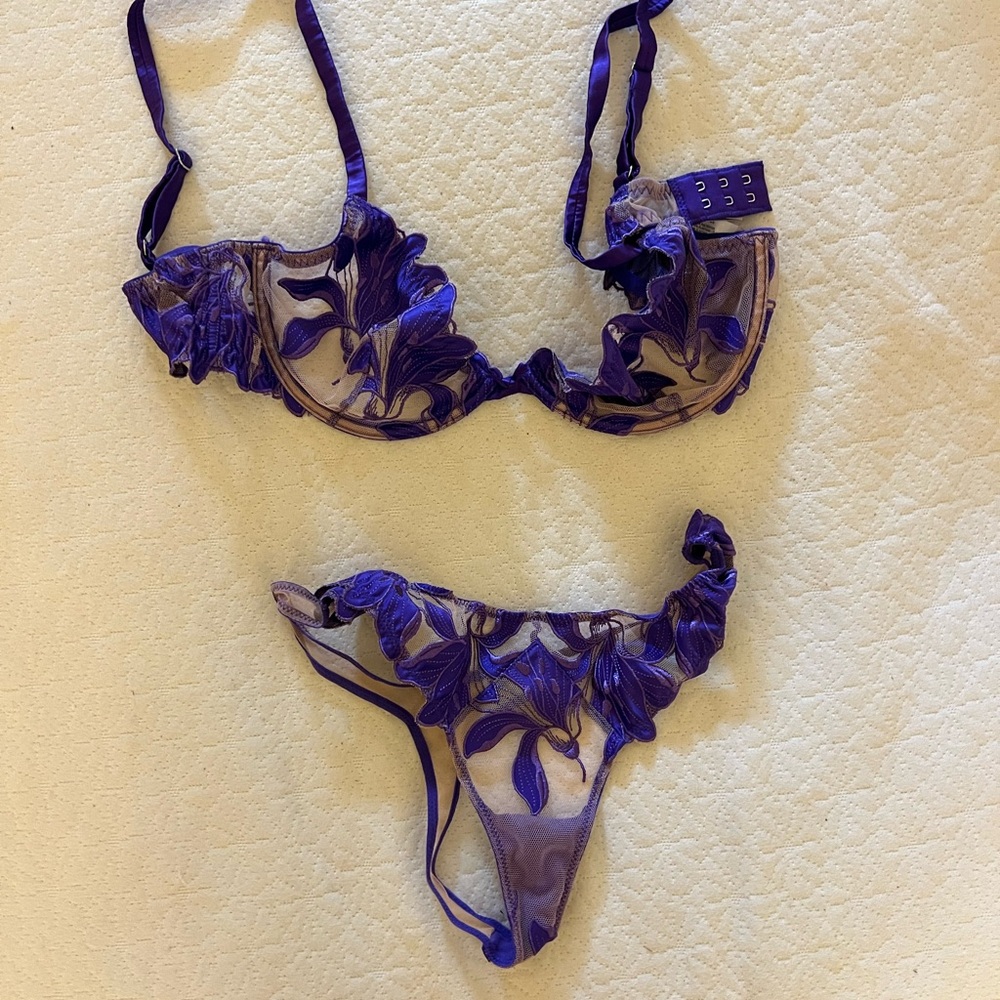 Fleur Du Mal Lily Pansy embroidery set 34C bra with thong size S purple designer